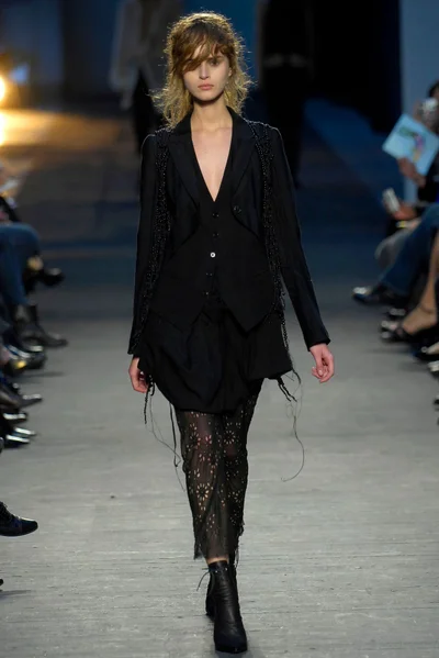 Look 16